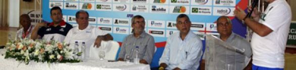 Teoria e prática marcam primeiro dia de curso de basquete em Salvador