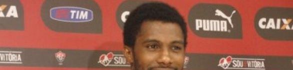 Rhayner surpreende, marca de falta e revela conselhos de Jorge Wagner