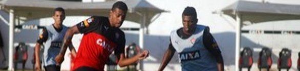 Claudinei Oliveira comanda coletivo e relaciona 22 para estreia na Série B