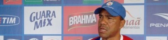 Soares confirma time titular na quarta e revela preocupação com lesões