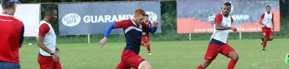 De olho no jogo contra o LEC, Soares comanda coletivo tático no Fazendão