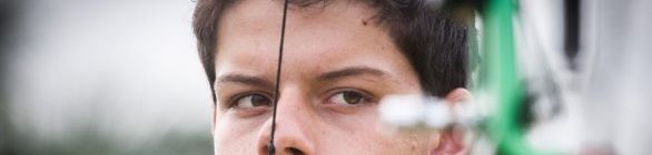 Marcus Vinicius D'Almeida é bronze por equipes no tiro com arco