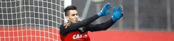 Da mesa de cirurgia para o gol: a trajetória de Gatito Fernández em 2015