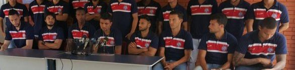 Em grupo, jogadores pedem para  falar e defendem diretoria do Bahia