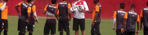 Com volta de Marinho, Vitória treina cruzamentos e finalizações na Toca