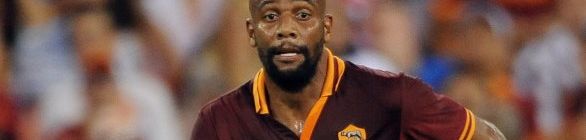 Vitória pode contratar lateral-direito Maicon