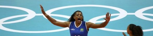 Brasil se impõe contra frágil Camarões e abre caminho do tri com vitória