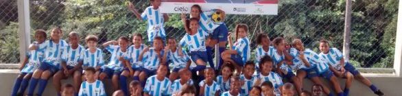 Projeto esportivo nas Obras Sociais Irmã Dulce entrega uniformes.