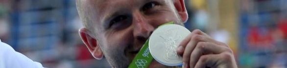 Leilão de prata é sucesso, e polonês banca cirurgia de menino com câncer