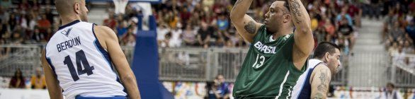 Com arena lotada, Brasil perde para Grã-Bretanha no basquete adaptado