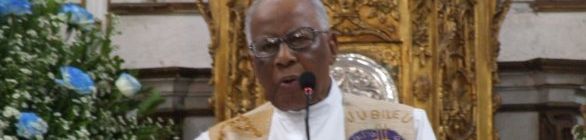 Centenas de baianos se despedem de Gaspar Sadoc