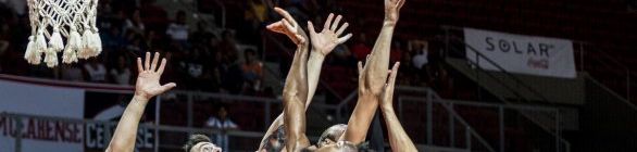  UNIVERSO /VITÓRIA FAZ BOM JOGO, MAS PERDE PRIMEIRO JOGO 