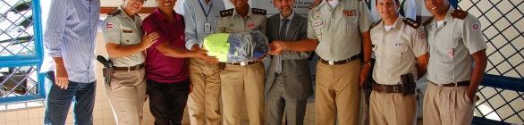 Bases Comunitárias de Segurança recebem 84 uniformes de futebol