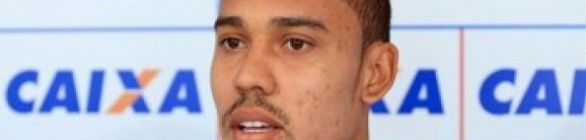 Com contrato perto do fim, Edigar Junio avisa: “Quero ficar aqui”