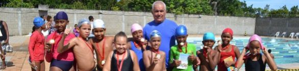 Alunos das Escolinhas de Esporte da Sudesb participaram do Festival de Natação