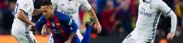 Neymar faz tratamento na coxa  direita após ser substituído no clássico