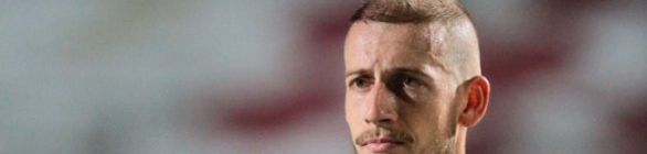 Vitória anuncia acerto com Willian Farias e empréstimo de Uillian Correia