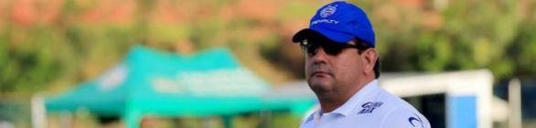 Torcida do Bahia torce pela saída de Guto Ferreira