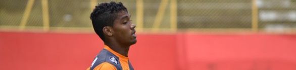 Vitória negocia empréstimo do atacante Gabriel para o Fortaleza