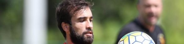 Em rede social, meia Gabriel Xavier anuncia acerto com o Vitória