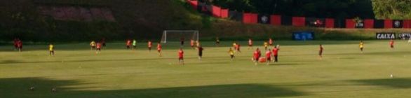 Argel Fucks comanda primeiro trabalho com bola do ano no Vitória