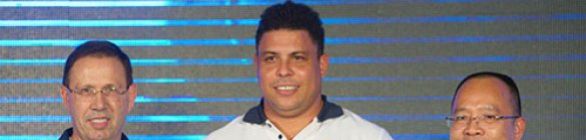 Ronaldo Fenômeno ensina futebol aos chineses