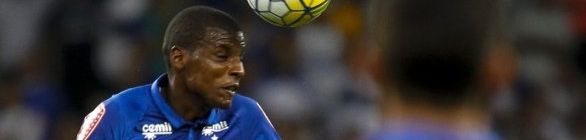 Vitória recua sobre Bruno Ramires; Cruzeiro diz que atleta vai a Portugal
