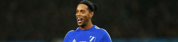 Torcedores do Grêmio rejeitam jogo de despedida de R10: 