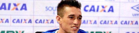 Aniversariante da segunda, Juninho quer gol como presente antecipado