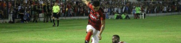 Argel Fucks aprova atuação do Vitória: 