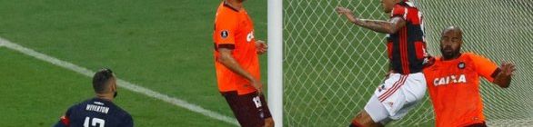 Fla começa fulminante, leva sufoco do Atlético-PR, mas sai com vitória e lideran