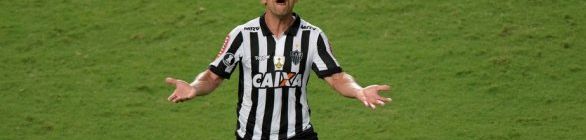 Fred tem noite mágica, marca quatro gols e repete feito de Guilherme