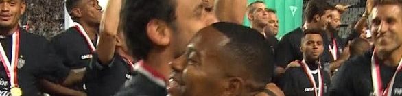 Decisivos, Robinho e Fred comemoram primeiro título pelo Galo: 