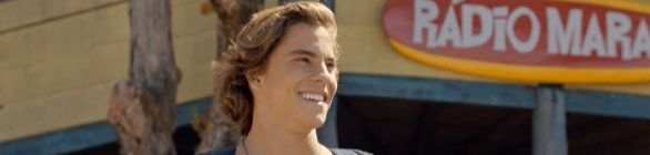 MINEIRINHO E FILIPE TOLEDO SURFAM EM NOVA SERIE NA TV