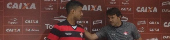 Caíque Sá revela emoção ao ser apresentado pelo Vitória: 